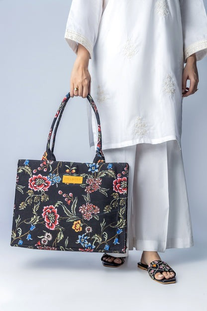 FLORAL FIERCE – DARK CANVAS, BRIGHT BLOOM