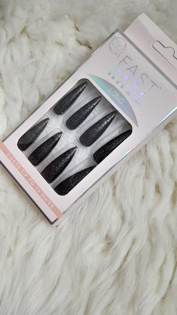 BLACK GLITZ – GLAMOUR THAT LASTS
