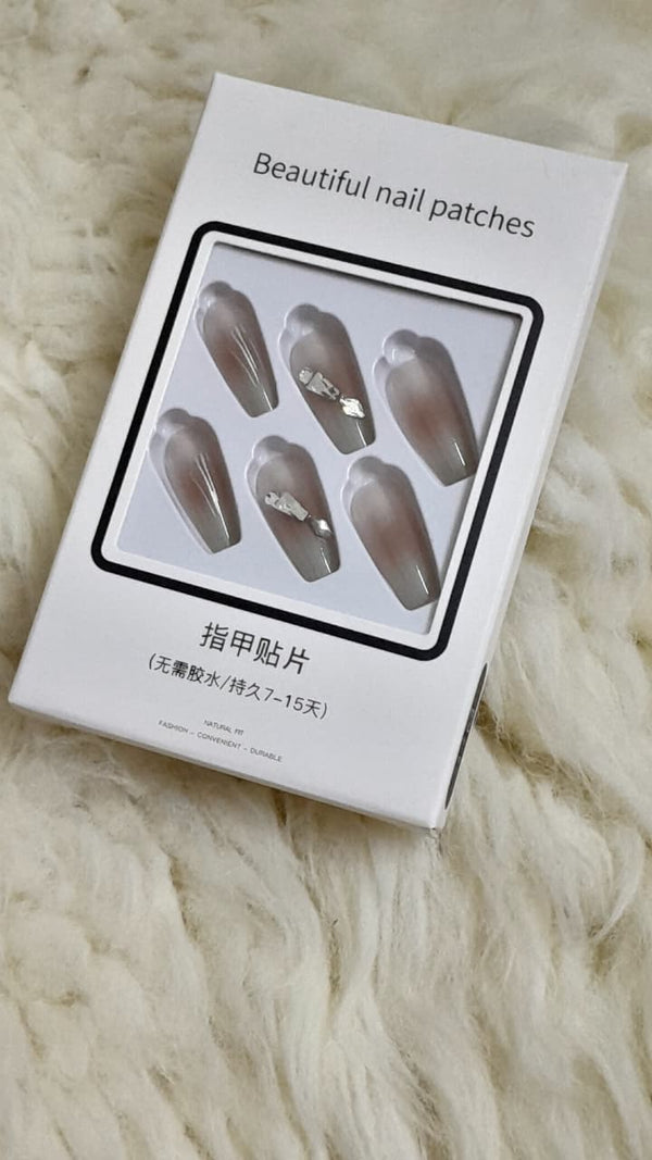 DUSK GLEAM – EFFORTLESS GLAM, NO GLUE NEEDED