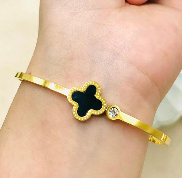 Timeless Charm Hand Cuf